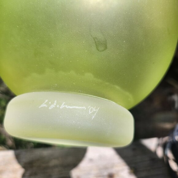 Matte Frosted Candy Apple Green Hand Blown Art Glass Vase Signed & Dated 04 - Picture 4 of 6